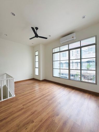 3-bed townhouse for rent, 180 sqm, 23 sq wah, Baan Klang Muang Ladprao-Yothin Phatthana