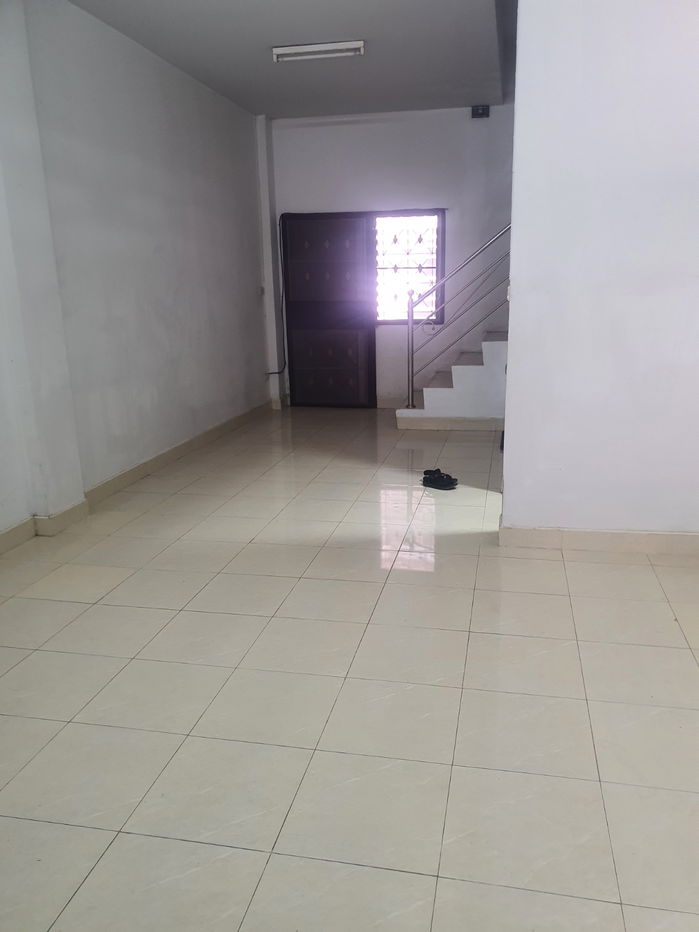 รูป ให้เช่าทาวน์เฮ้าส์ 3 ชั้น (บ้านเปล่า มีปั้มน้ำใหม่) ต้นโครงการสยามนิเวศน์ 1 ถ. ประชาอุทิศ-คู่สร้าง ต.ในคลองบางปลากด อ. พระสมุทรเจดีย์ สมุทรปราการ - รูปที่ 2/6