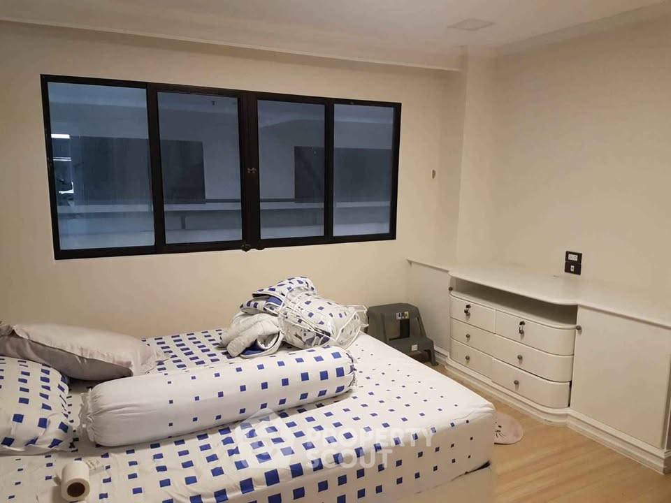 picture 2-BR Condo at Baan Prompong Condominium near MRT Phetchaburi (ID 2464013) - 5/7