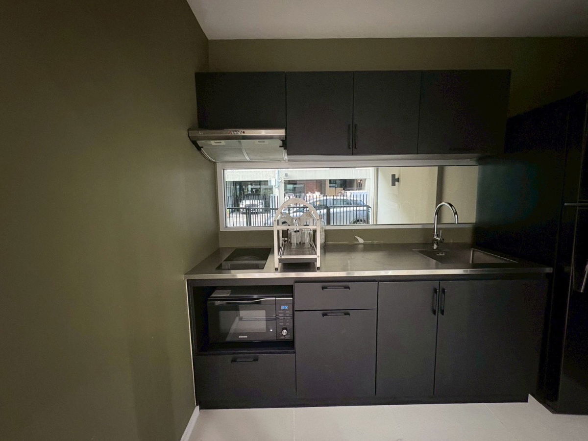 picture For Rent: Noble Cube Pattanakarn 3-storey modern home, only 10 minutes to Ekkamai–Thonglor. Land size 22 sq.wah, usable area 200 sq.m. 3 bedrooms - 6/21