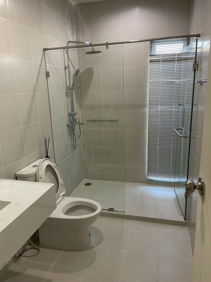 picture For Rent: Noble Cube Pattanakarn 3-storey modern home, only 10 minutes to Ekkamai–Thonglor. Land size 22 sq.wah, usable area 200 sq.m. 3 bedrooms - 12/21