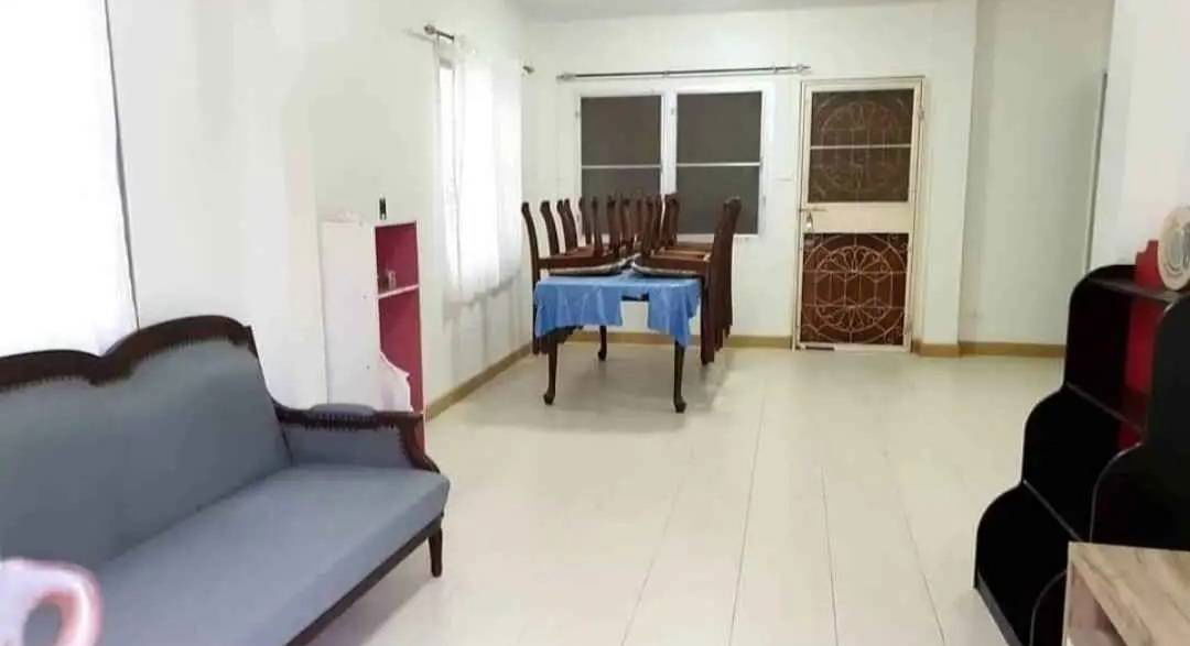 รูป H 940 ให้เช่า บ้านเดี่ยว 2 ชั้น ม.เกษมสันต์ ซ.อ่อนนุช17 สภาพดี มีเฟอร์นิเจอร์ ราคา 22,000 บาท - รูปที่ 4/9