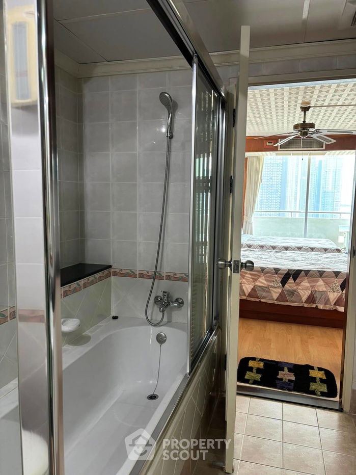 picture 2-BR Condo at Supalai Park Phaholyothin near BTS Ha Yaek Lat Phrao (ID 2464254) - 4/11