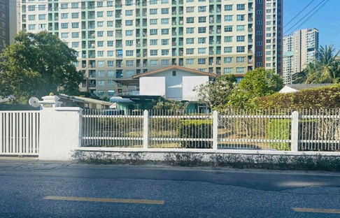 House with warehouse, near the main road, plenty of usable space, Soi Phaholyothin 30