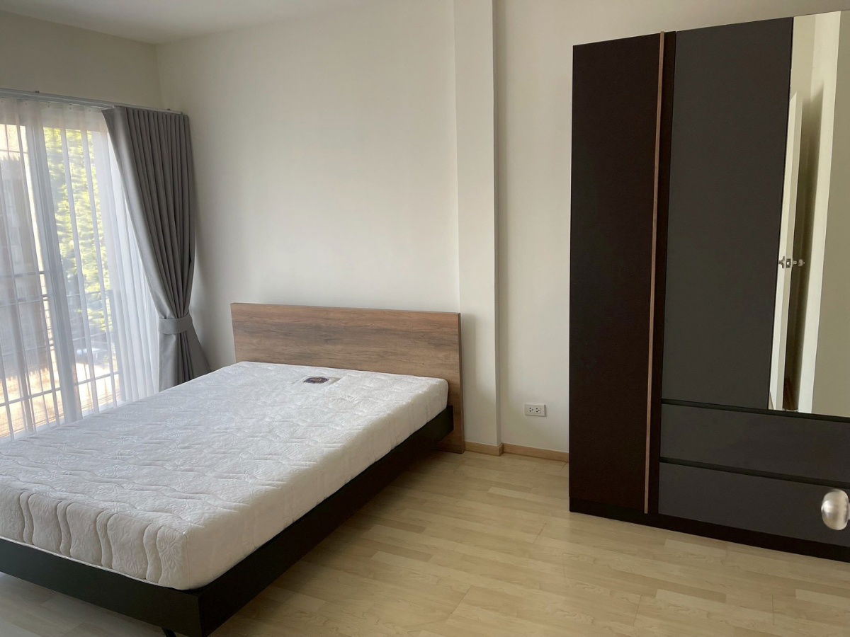 picture For Rent: Noble Cube Pattanakarn 3-storey modern home, only 10 minutes to Ekkamai–Thonglor. Land size 22 sq.wah, usable area 200 sq.m. 3 bedrooms - 11/21