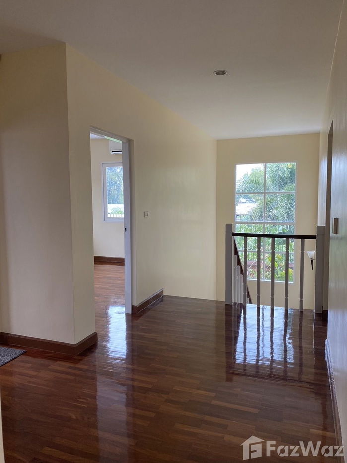 picture Great location in a secure complex with community pool. 1975767 - 13/18