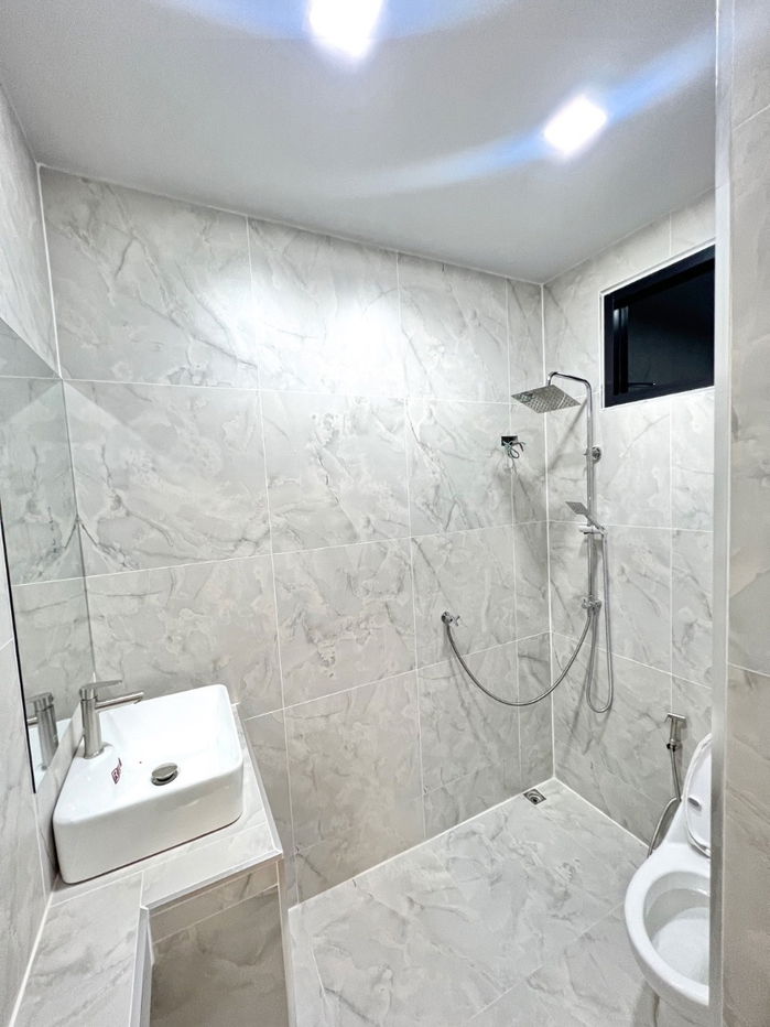 รูป บ้านสร้างใหม่ โมเดิร์น ,บ้านท่ารั้ว ใกล้ร,ร,นานาชาติ มิลฮิลล์ - รูปที่ 3/8