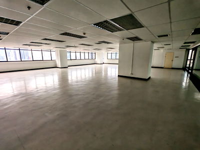 เช่าสำนักงาน เขตราชเทวี : รถไฟฟ้า พญาไท อยู่หน้าตึก Phayathai Plaza (พญาไท พลาซ่า) 	ขนาด 959 ตรม