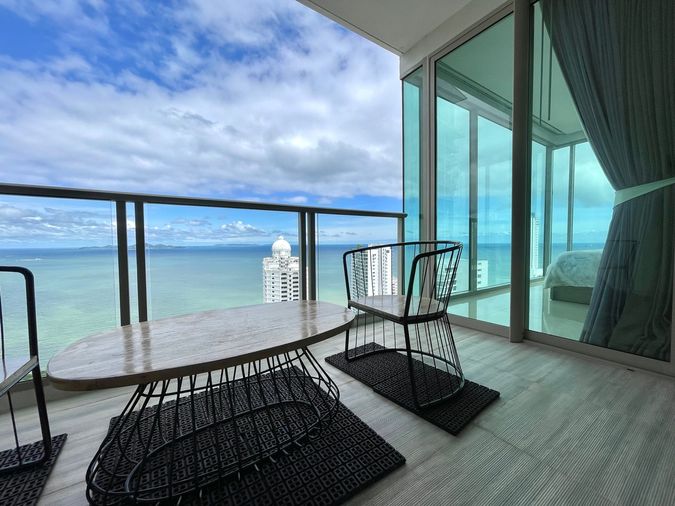 For rent The Riviera Wongmat Beach SeaView Corner room 