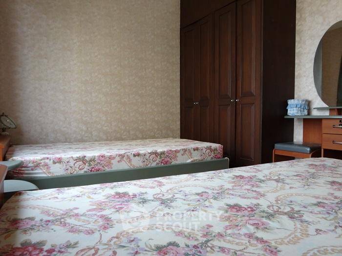 picture 2-BR Condo at Baan Piya Sathorn near MRT Si Lom (ID 510049) - 6/17