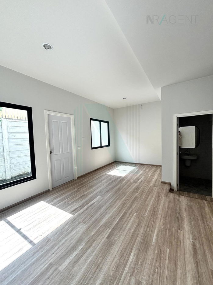 รูป 📌 ขายทาวน์เฮาส์ โครงการ เอสเกต ทาวน์ รัตนาธิเบศร์-ราชพฤกษ์ 2 ชั้น 2 ห้องนอน 2 ห้องน้ำ - รูปที่ 5/8