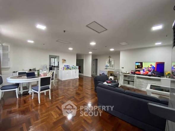 picture 2-BR Condo at Baan Prompong Condominium near MRT Phetchaburi (ID 2464013) - 1/7