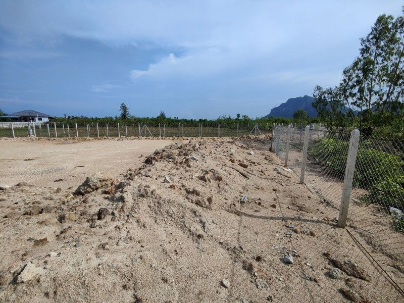 รูป ขายที่ดิน แปลงสร้างบ้าน2 แปลง เนื้อที่รวม 1-0-86 ไร่ ที่ดินถมแล้วพร้อมสร้าง! - รูปที่ 7/10