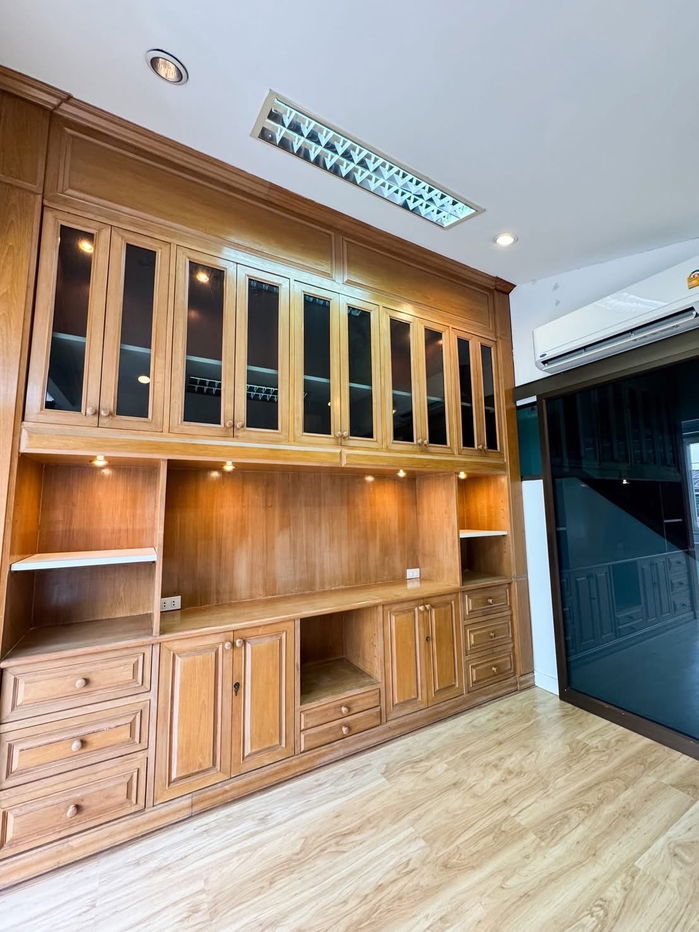 รูป ให้เช่าบ้านเดี่ยว ลาดพร้าววังหิน ซอย 18 พื้นที่กว้าง 58 ตร.วา พื้นที่ใช้สอย 300 ตร.ม. บ้านเปล่า พร้อมเฟอร์นิเจอร์บางส่วน - รูปที่ 4/21