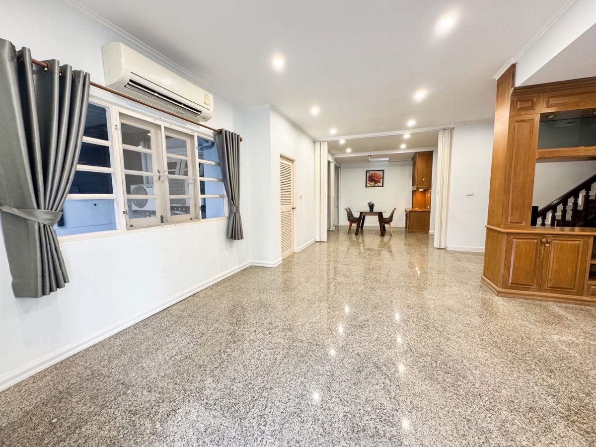 รูป ให้เช่าบ้านเดี่ยว ลาดพร้าววังหิน ซอย 18 พื้นที่กว้าง 58 ตร.วา พื้นที่ใช้สอย 300 ตร.ม. บ้านเปล่า พร้อมเฟอร์นิเจอร์บางส่วน - รูปที่ 7/21