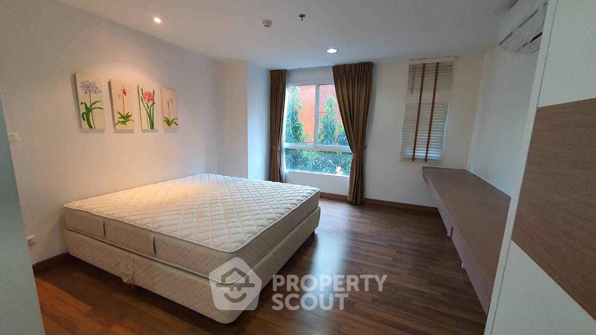 picture 2-BR Condo at Serene Place Sukhumvit 24 Condominium near BTS Phrom Phong (ID 1369117) - 4/8