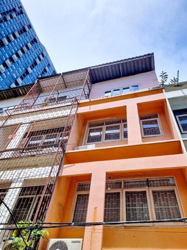 BTSบางจาก 308 ม. .อาคารพาณิชย์ 4 ชั้น ให้เช่าชั้น 2-4 3นอน รร.นานาชาติเวลส์ 450 ม. โลตัส สุขุมวิท50 900 ม สุขุมวิท89-95