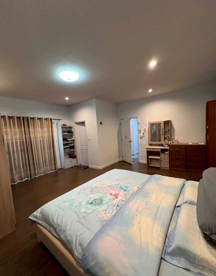 picture Single house for sale in Warasiri Village, Rangsit-Don Mueang, SRT Lak Hok, only 500 meters. - 6/11