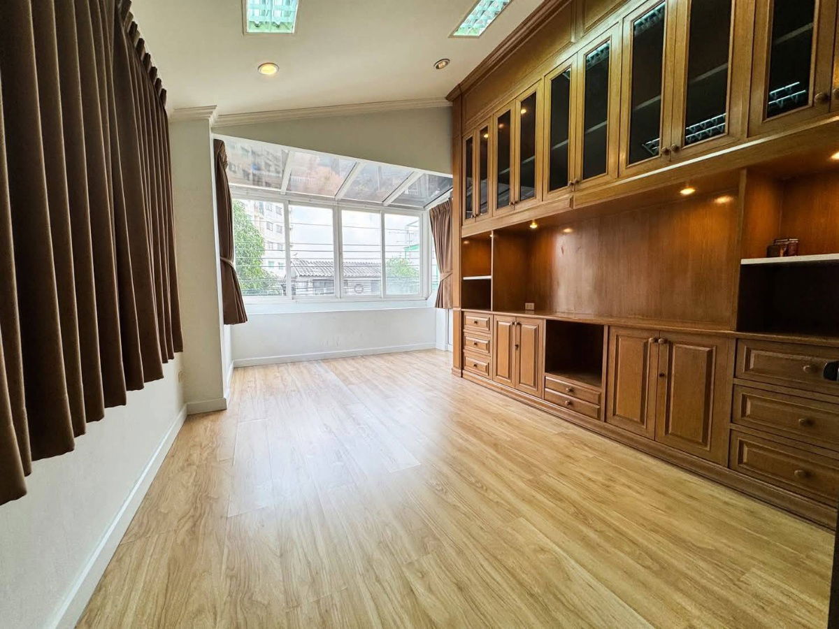 picture Home For Rent Ladprao-Wanghin 18, 3 Bedrooms 3 Bathroom Ready to Move Line ID : @hatcheryAgent  - 9/20