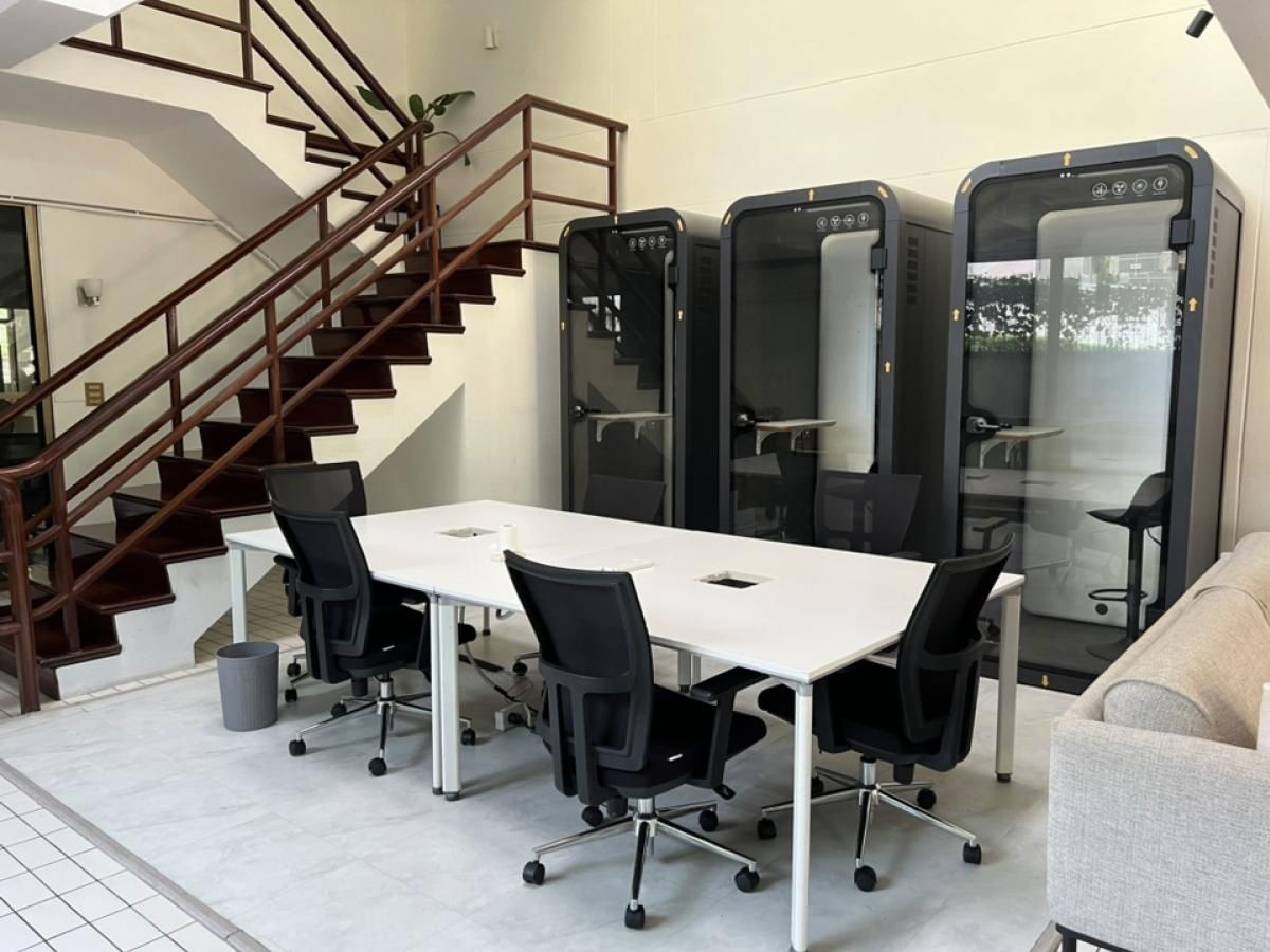 picture Beautiful home office, ready to move in, near BTS Phrom Phong. - 4/15