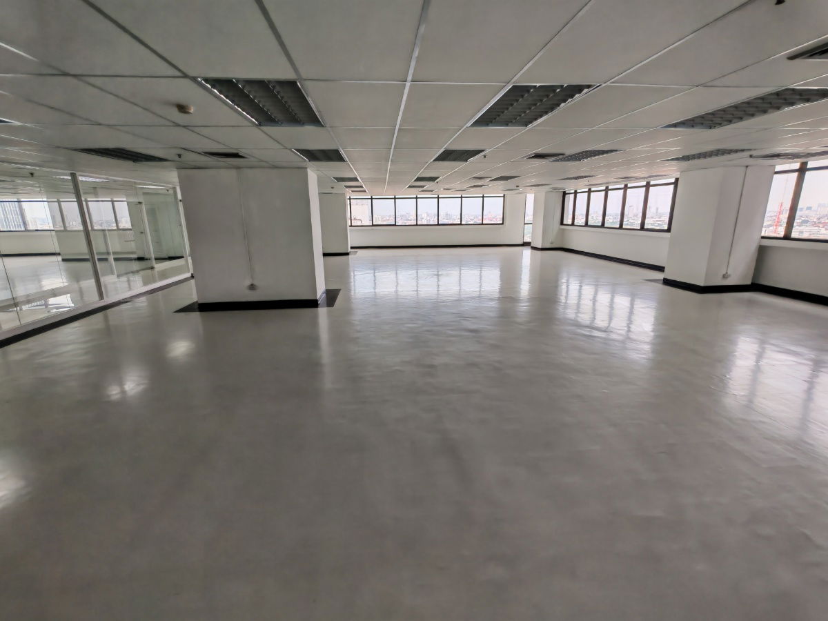 รูป รถไฟฟ้า พญาไท อยู่หน้าตึก Phayathai Plaza (พญาไท พลาซ่า) 	ขนาด 281 ตรม - รูปที่ 1/5