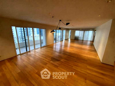 Condos for rent Surawong Road : 4-BR Condo at Sathorn Park Place Condominium near MRT Lumphini (ID 2464713)