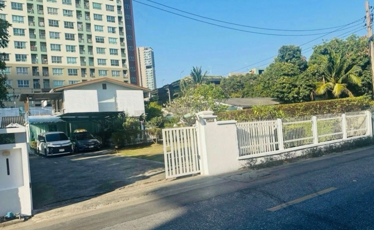 picture House with warehouse, near the main road, plenty of usable space, Soi Phaholyothin 30 - 2/2