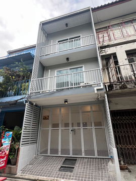 ตึกแถว สภาพดีเพิ่งรีโนเวท ระยะเดิน bts บางจาก ซอยสุขุมวิท 95