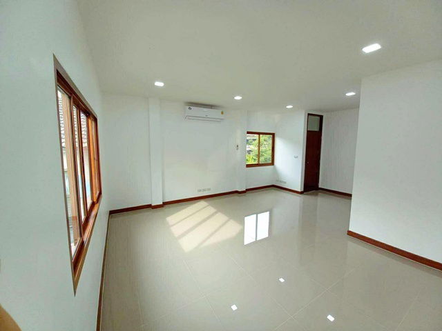 รูป รัชดา 6นอน ม.เซ็นจอห์น 2.3 กม. ถ.ประชาชื่น25 MRT บางซ่อน ให้เช่าบ้าน 2 ชั้นหลังใหญ่ 7น้ำ 90 ตร.ว. 300ตร.ม. รพ.เกษมราษฎร์ 900 ม. Airbnb - รูปที่ 8/8