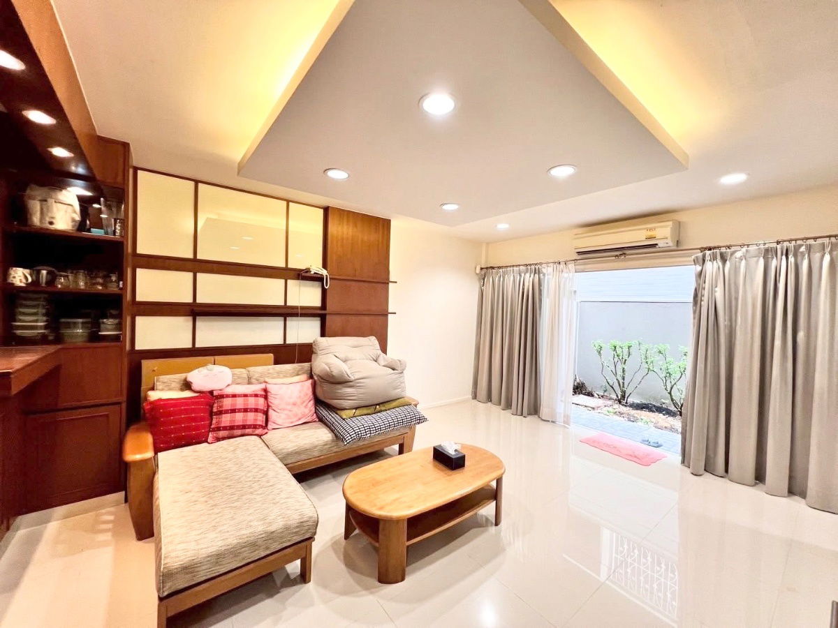 picture For Rent Noble Cube Pattanakarn 3-storey townhome, fully furnished with full electrical appliances. Ready to move in. near Ekkamai–Thonglor - 6/9