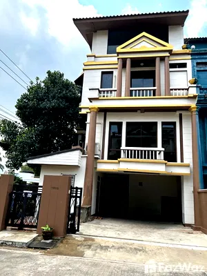 เช่าทาวน์โฮม เอสพลานาด รัชดาภิเษก : ทาวน์เฮ้าส์ให้เช่า 4 ห้องนอน ใน สามเสนนอก, กรุงเทพมหานคร 1761740