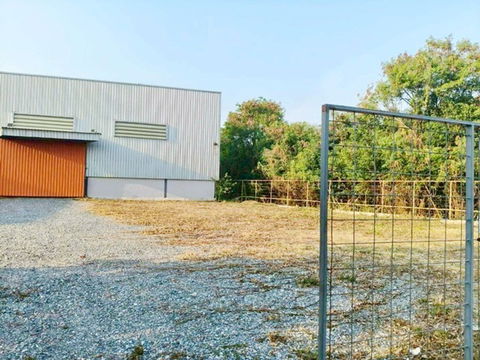 ม.มหิดลศาลายา 1.9 กม. ทวีวัฒนา ให้เช่าโกดัง 1,305 ตร.ม. 1ไร่ 250ตร.ว. รพ.ศาลายา 3.8 กม. ติดถนนใหญ่ ศาลาธรรมสพน์ ทวีวัฒนา พร้อมออฟฟิศ สาย3