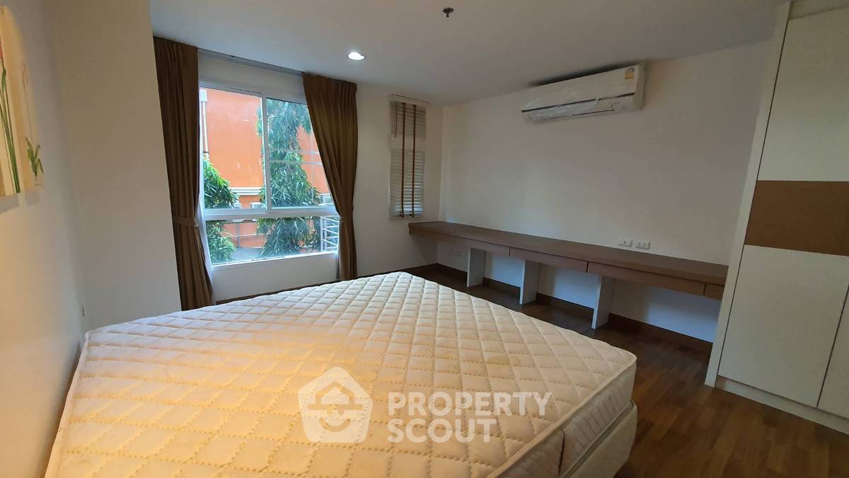 picture 2-BR Condo at Serene Place Sukhumvit 24 Condominium near BTS Phrom Phong (ID 1369117) - 5/8