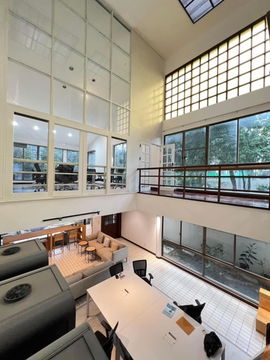 Beautiful home office, ready to move in, near BTS Phrom Phong.