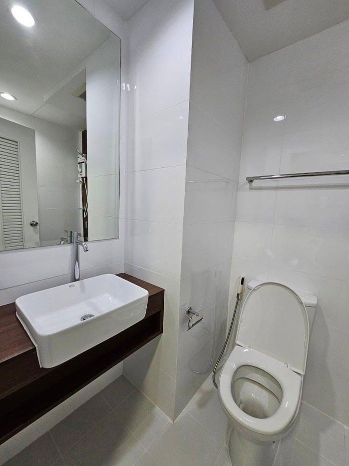 picture code : E100 a space ME Rattanathibet - 10/24