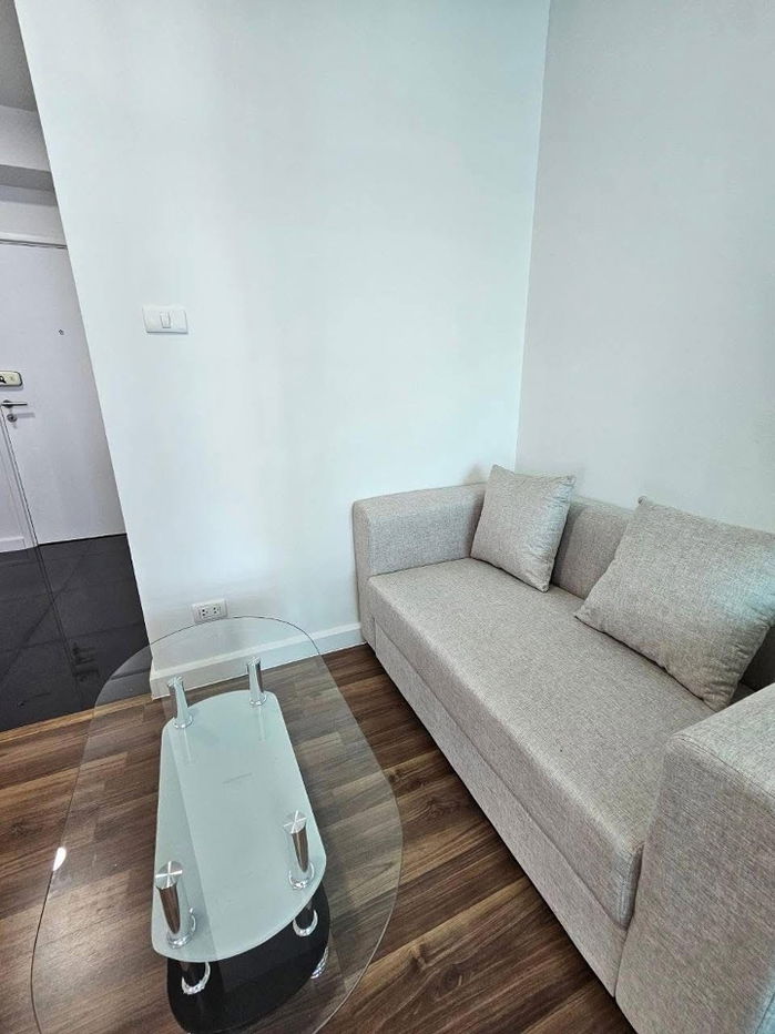 picture code : E100 a space ME Rattanathibet - 4/24