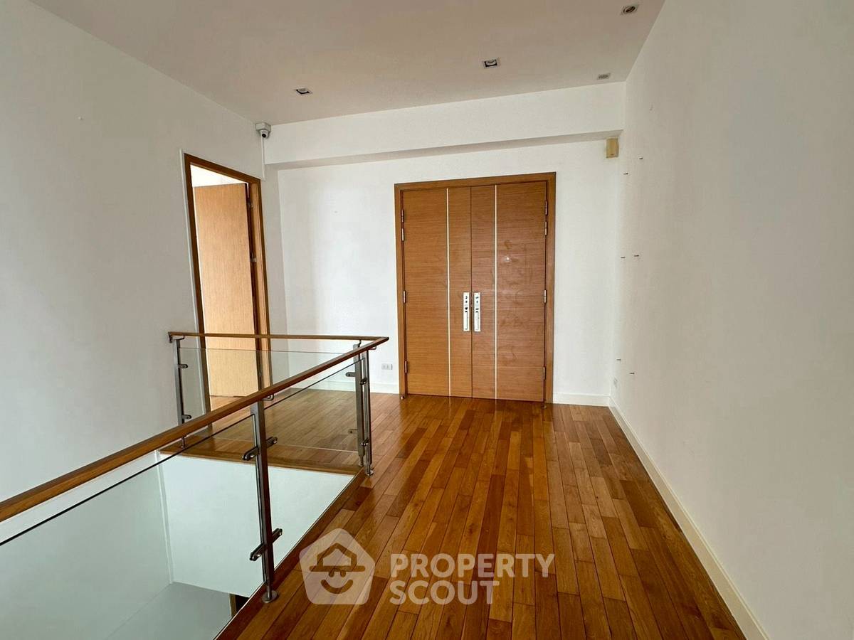 picture 3-BR Condo at Millennium Residence @ Sukhumvit Condominium near BTS Asok (ID 2464646) - 9/13
