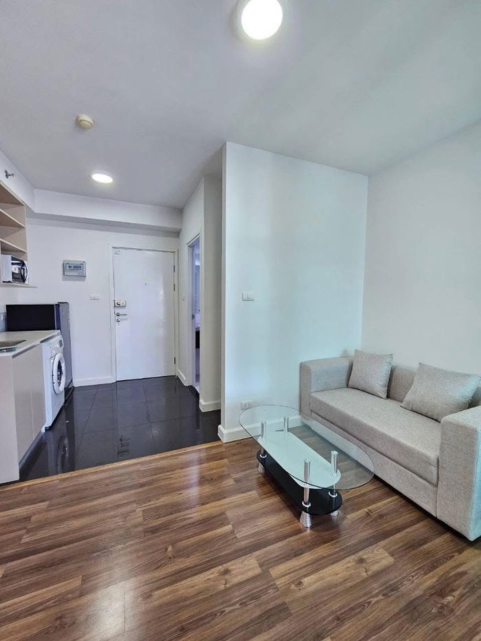 picture code : E100 a space ME Rattanathibet - 14/24