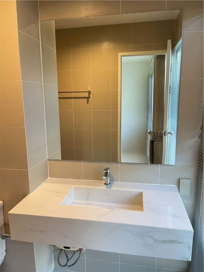 picture For Rent: Noble Cube Pattanakarn 3-storey modern home, only 10 minutes to Ekkamai–Thonglor. Land size 22 sq.wah, usable area 200 sq.m. 3 bedrooms - 18/21