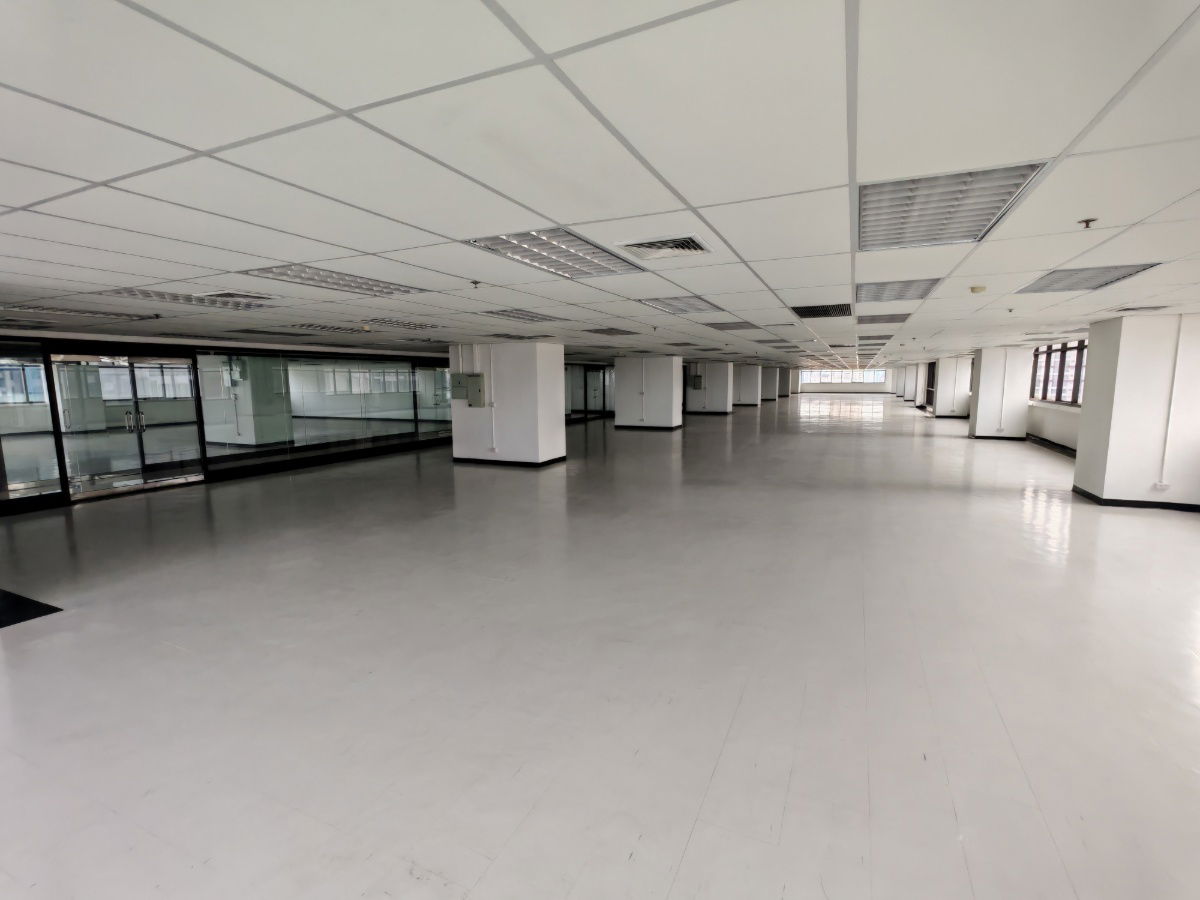 รูป รถไฟฟ้า พญาไท อยู่หน้าตึก Phayathai Plaza (พญาไท พลาซ่า) 	ขนาด 959 ตรม - รูปที่ 3/6