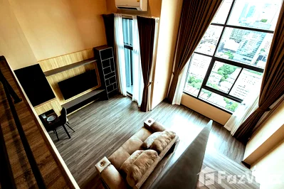 Condos for rent : Sky-High Duplex Living with 5.6m Ceiling & Mahanakhon View 5913543