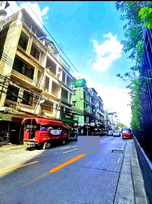 เช่าอาคารพาณิชย์ วิทยาลัยดุสิตธานี : โลตัส สุขุมวิท50 800ม.ให้เช่าตึกแถวทั้ง 4 ชั้น 18ตร.วา. BTS บางจาก 250ม. 3 นอน 372ตร.ม. สุขุมวิท 89-97 BTS อ่อนนุช 700ม. 2 น้ำ