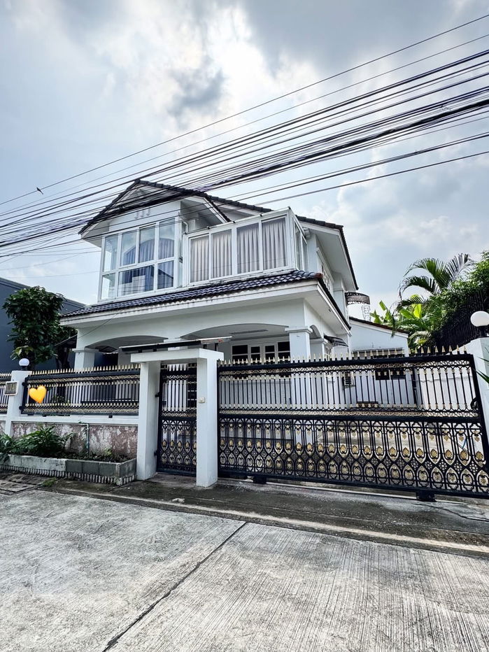 รูป ให้เช่าบ้านเดี่ยว ลาดพร้าววังหิน ซอย 18 พื้นที่กว้าง 58 ตร.วา พื้นที่ใช้สอย 300 ตร.ม. บ้านเปล่า พร้อมเฟอร์นิเจอร์บางส่วน - รูปที่ 1/21