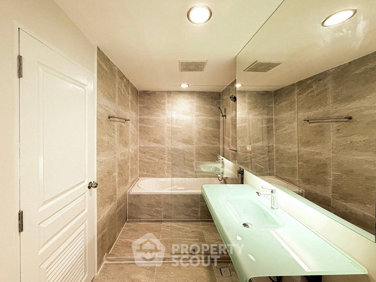 picture 4-BR Condo at The Waterford Diamond Tower Sukhumvit near BTS Phrom Phong (ID 2465004) - 6/14