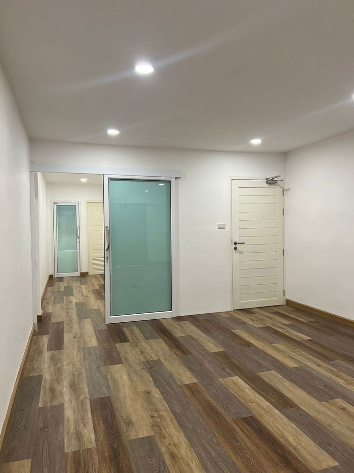 รูป ตึกแถว สภาพดีเพิ่งรีโนเวท ระยะเดิน bts บางจาก ซอยสุขุมวิท 95 - รูปที่ 8/13