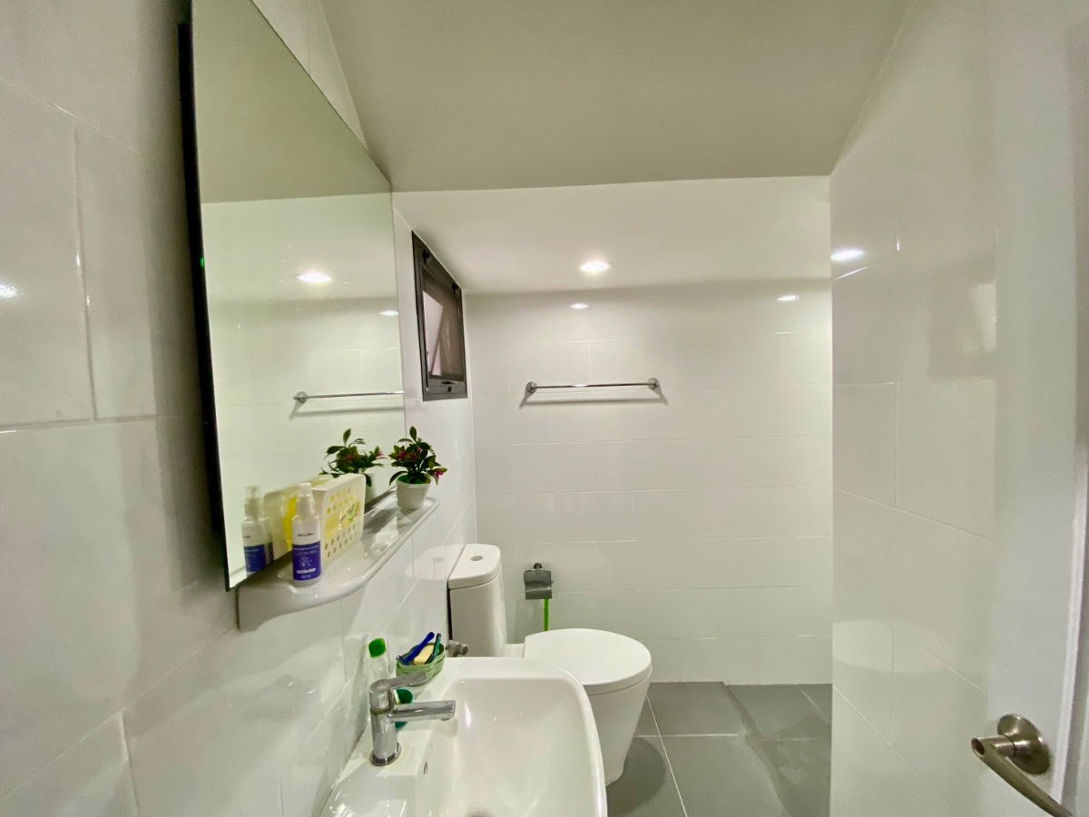 picture 🏡 For Sale: 2-Storey Semi-Detached House – Sena Park Ville Ramintra – Wongwaen | South-facing | Equipped with Solar Cells for energy savings - 10/24