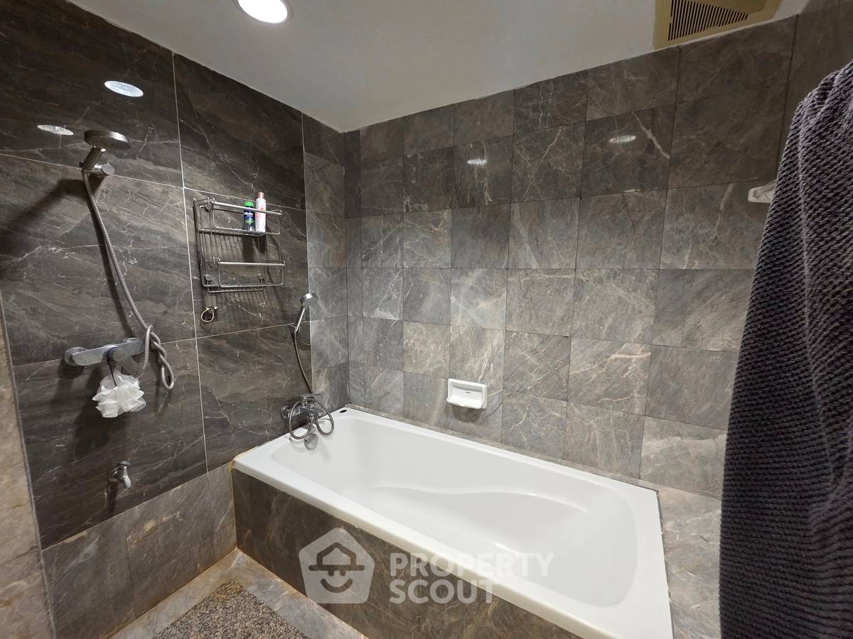 picture 2-BR Condo at Baan Preuksasiri 2 Suanplu Condominium near MRT Lumphini (ID 2464005) - 5/8