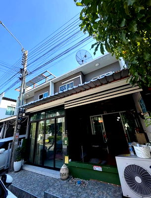 เช่าทาวน์โฮม มาร์เก็ต วิลเลจ สุวรรณภูมิ : T 1468 ให้เช่า ทาวน์เฮ้าส์ 2 ชั้น ม.เดอะคัลเลอร์ เฟส4 บ้านสวย เฟอร์นิเจอร์ครบ พร้อมอยู่ ราคา 16,000 บาท