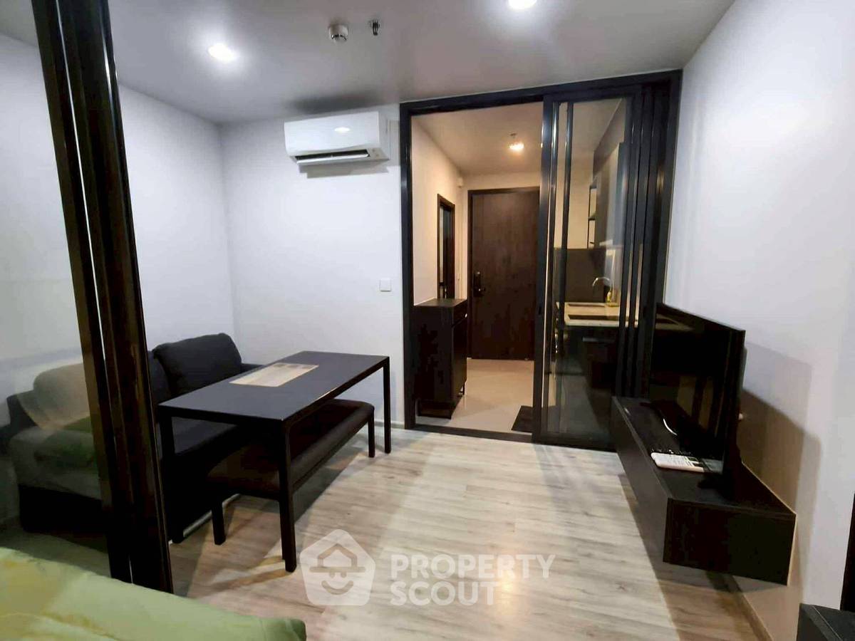 picture 1-BR Condo at XT Huaikhwang near MRT Huai Khwang (ID 2464568) - 1/12