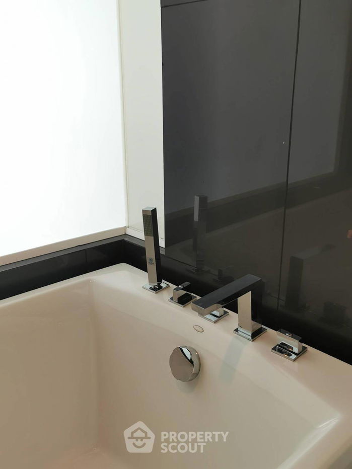 picture 2-BR Condo at Rhythm Sathorn near BTS Saphan Taksin (ID 392326) - 16/27